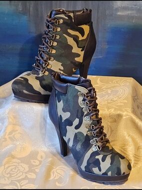 Anne Michelle Camo Lace-Up High-Heel Ankle Boots - Women's Size 11